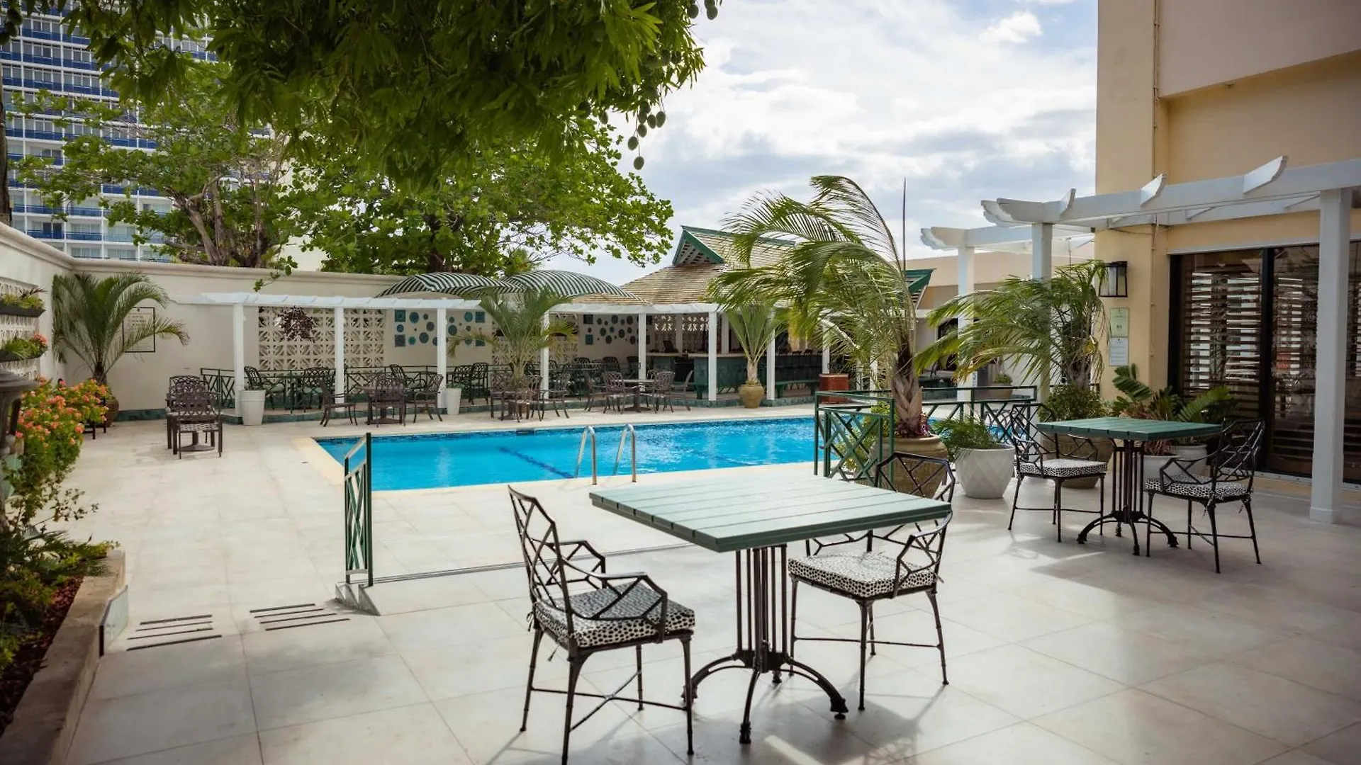 Courtleigh Hotel & Suites Kingston