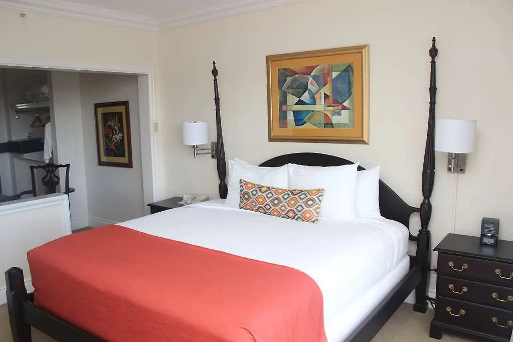 Courtleigh Hotel & Suites Kingston 5*,