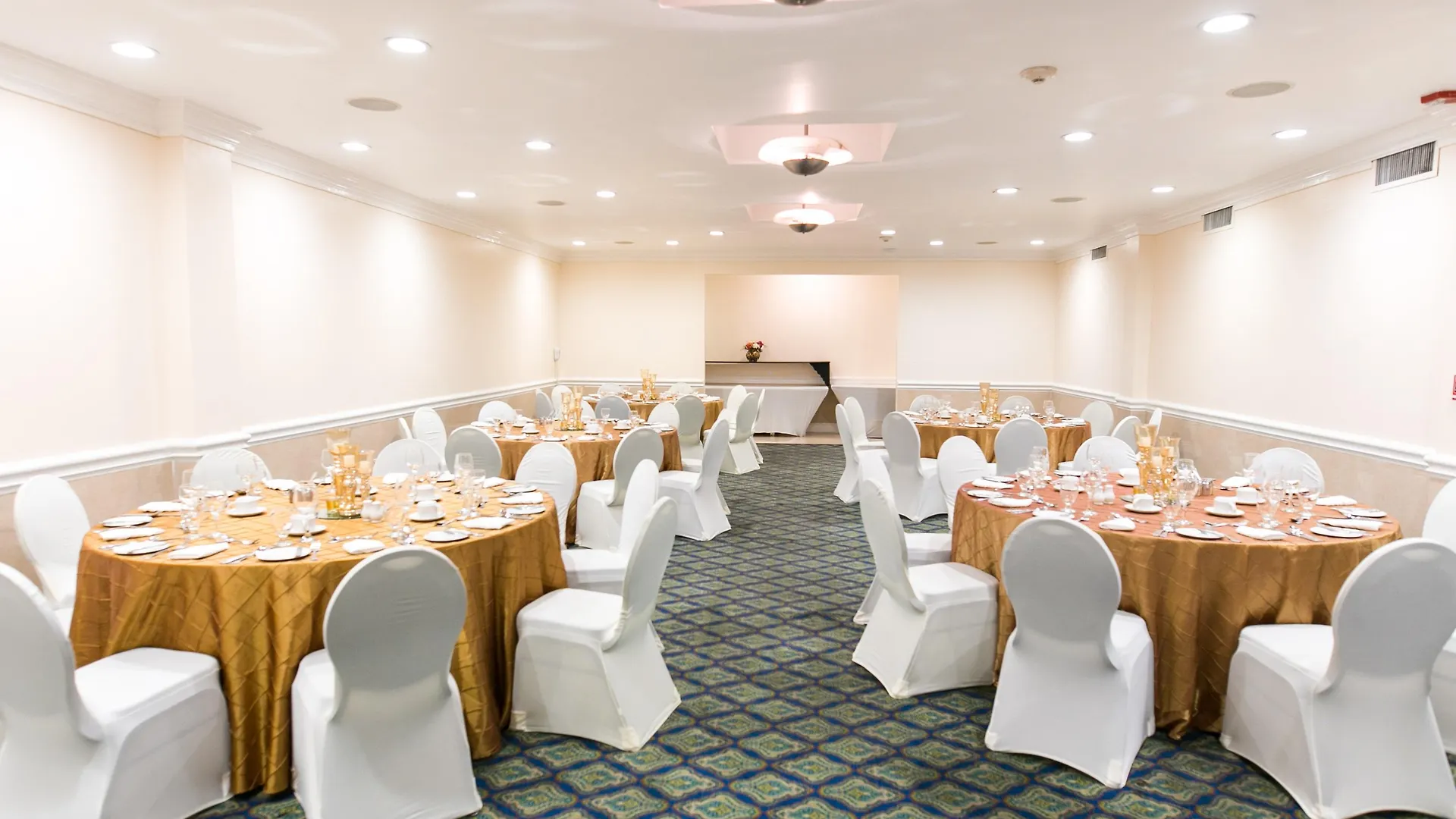 Courtleigh Hotel & Suites Kingston