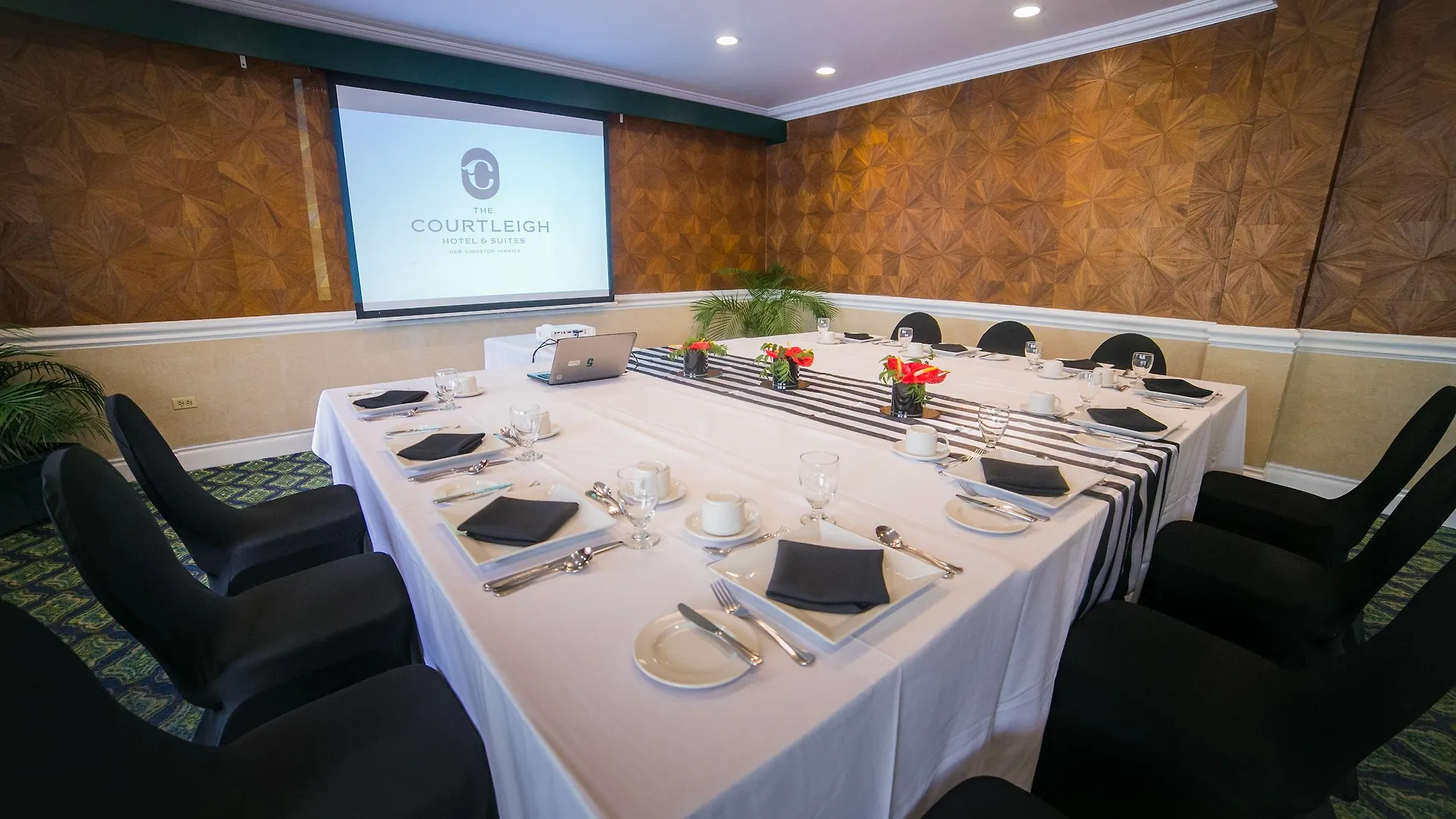 Courtleigh Hotel & Suites Kingston