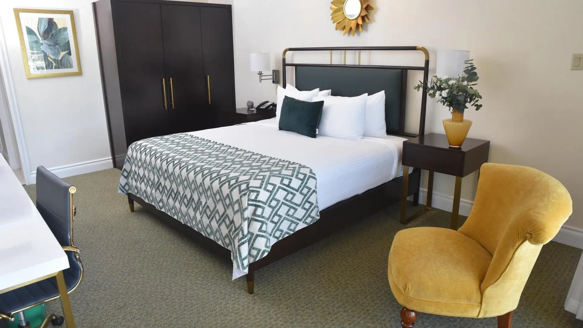 Courtleigh Hotel & Suites Kingston