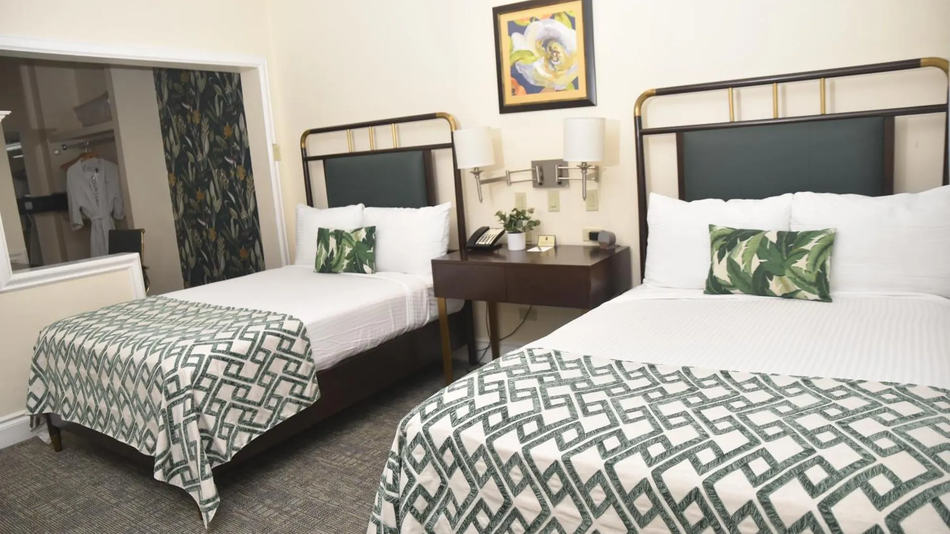 Courtleigh Hotel & Suites Kingston 5*,