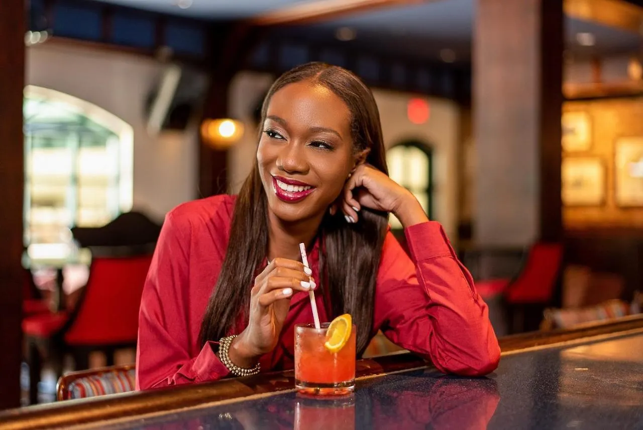 Courtleigh Hotel & Suites Kingston 5*,